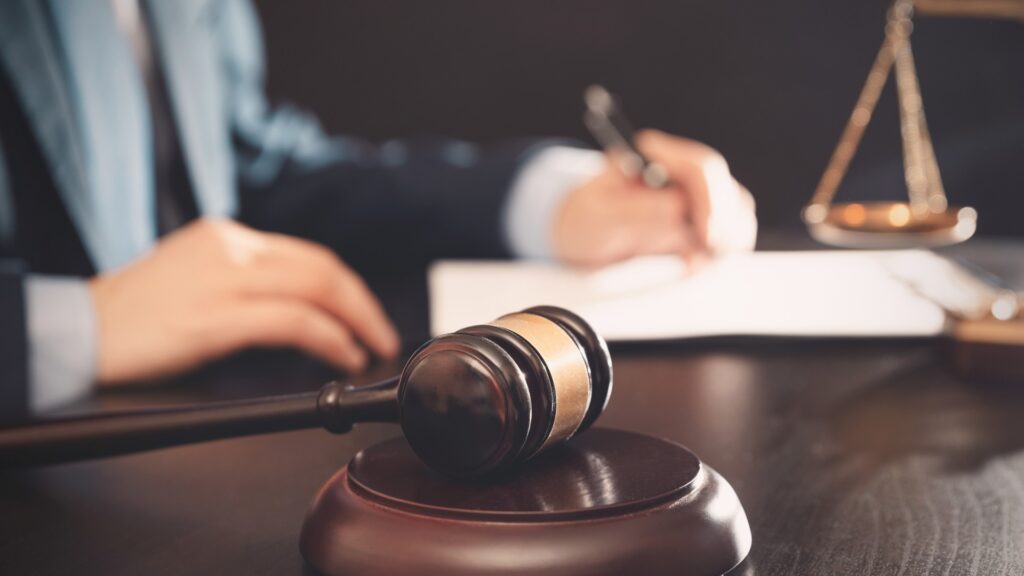 Especialização em Direito Penal: o que você precisa saber sobre o curso