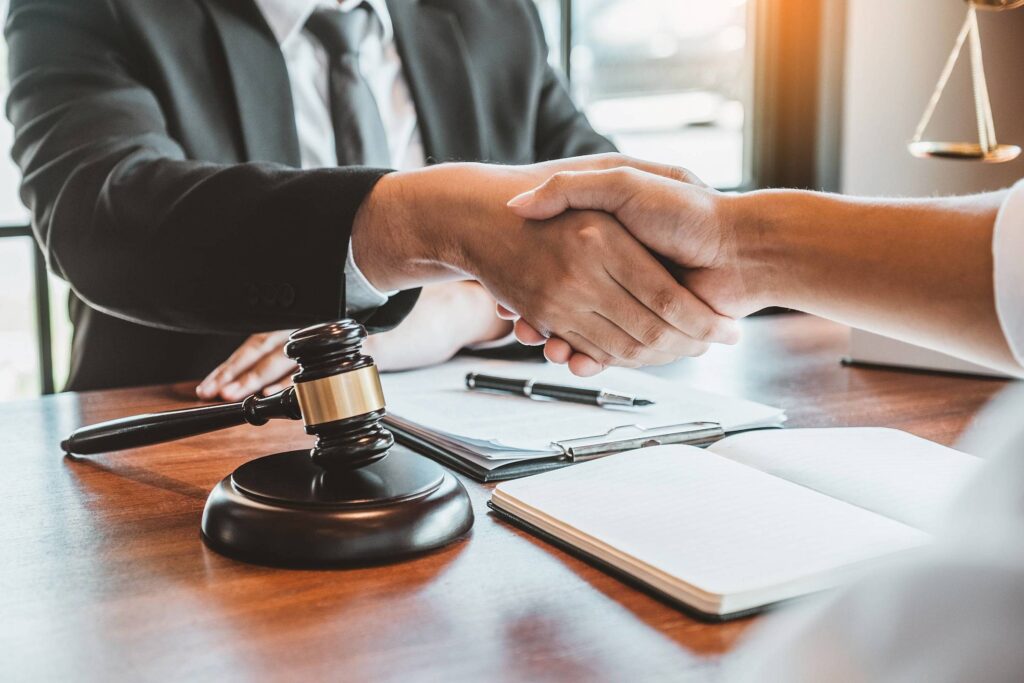 Sociedade de advogados: vale a pena montar uma? Saiba mais